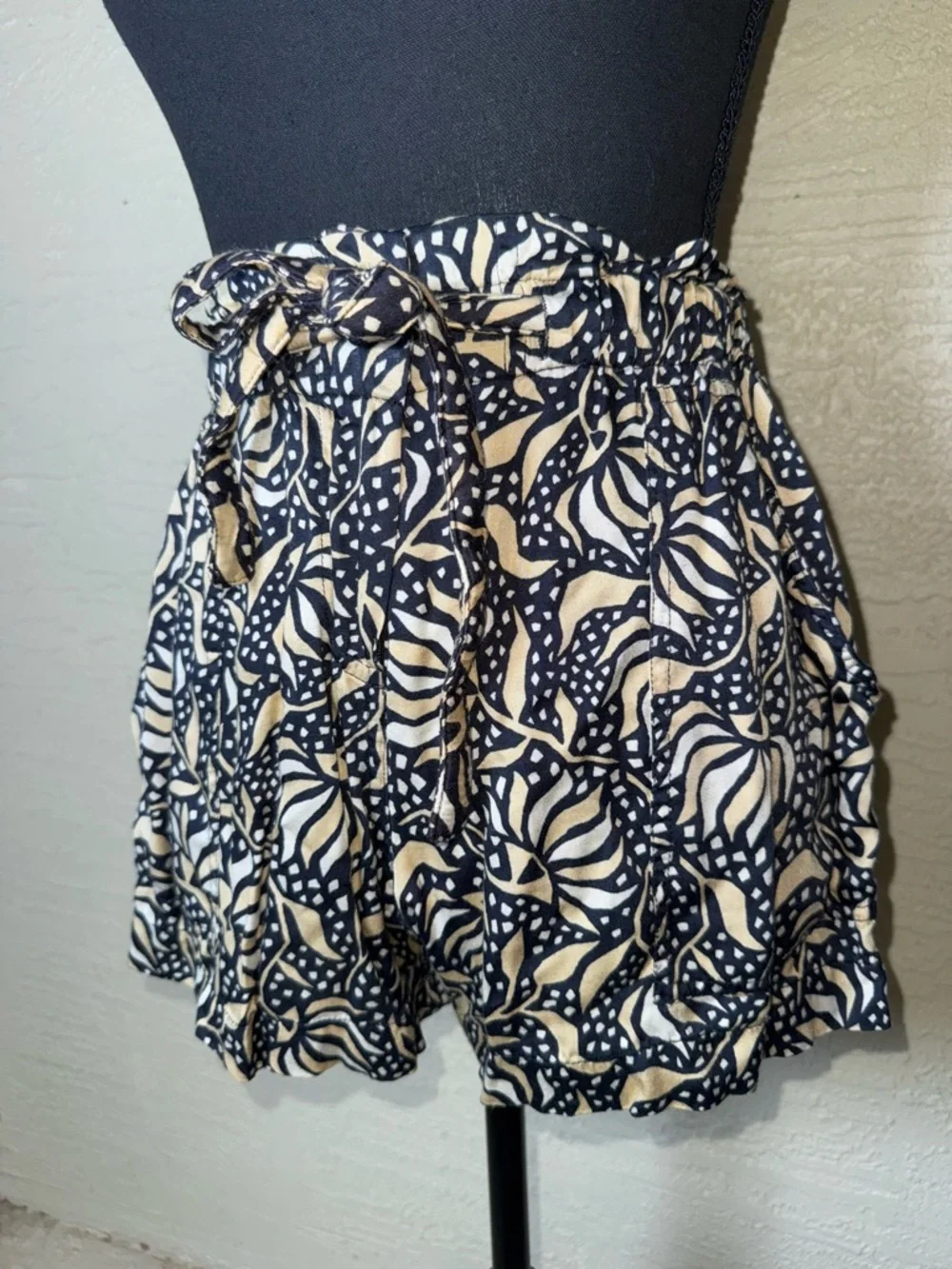 Omika Boho Print Ruffle Shorts XS Tie Waist Festival‎ Coastal Chic